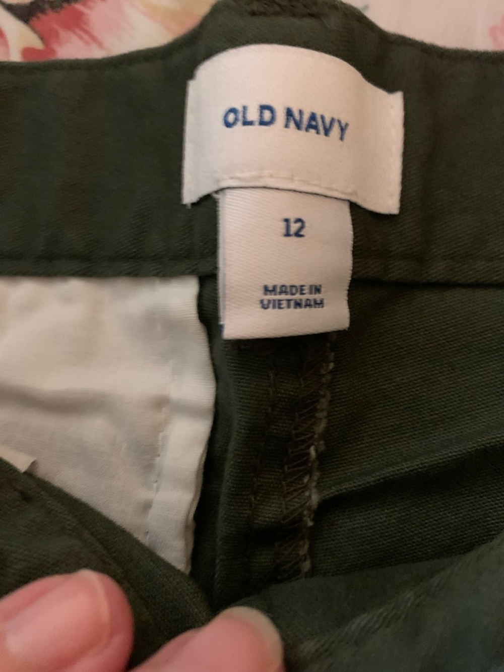Old Navy Boys Olive Green Stretch Chino Shorts Size 12 - Picture 8 of 11